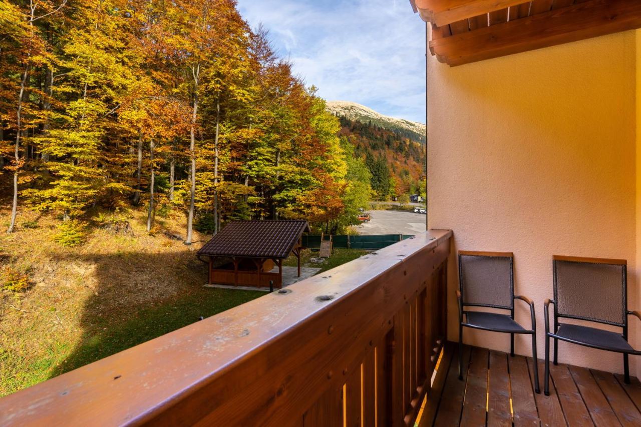 Apartment Rose Chopok 1100 M-On Hiking Trail-View-Hot Tub-Sauna-View Demänovská Dolina Dış mekan fotoğraf